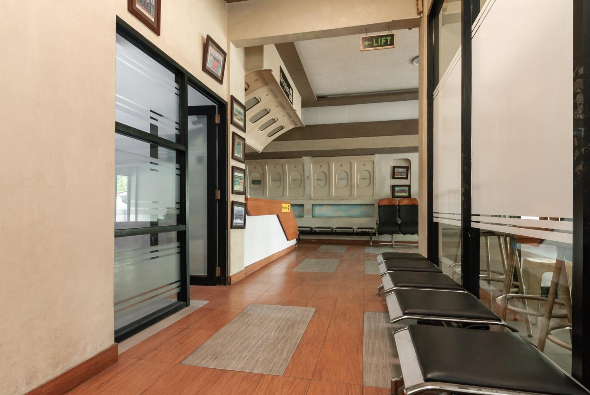 Reddoorz Near Mandaya Royal Hospital Puri Hotel Tangerang Buitenkant foto