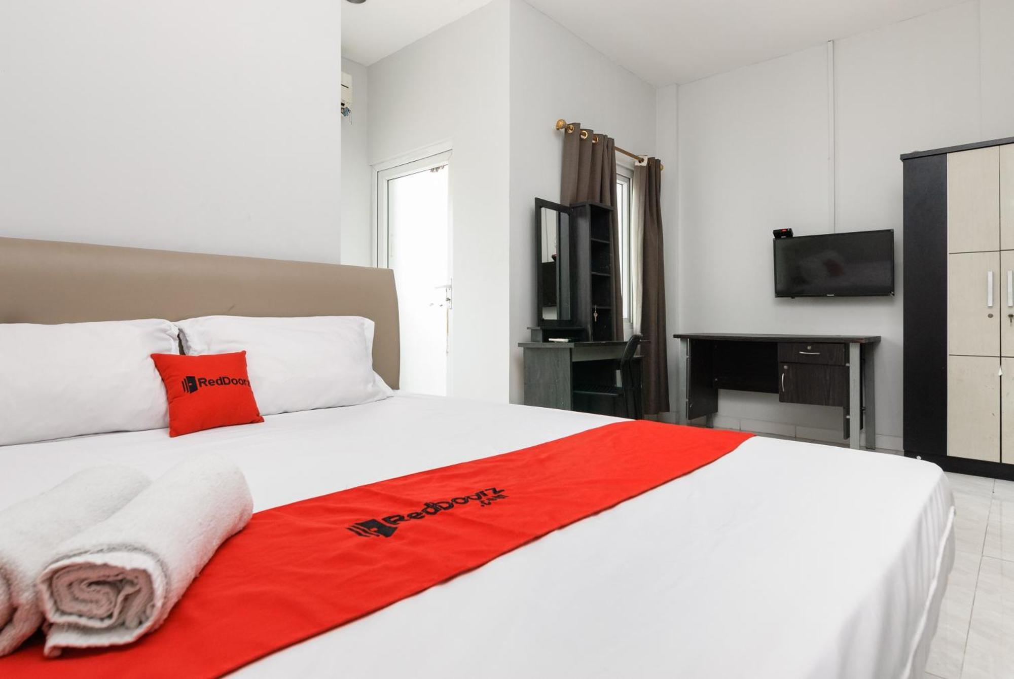 Reddoorz Near Mandaya Royal Hospital Puri Hotel Tangerang Buitenkant foto