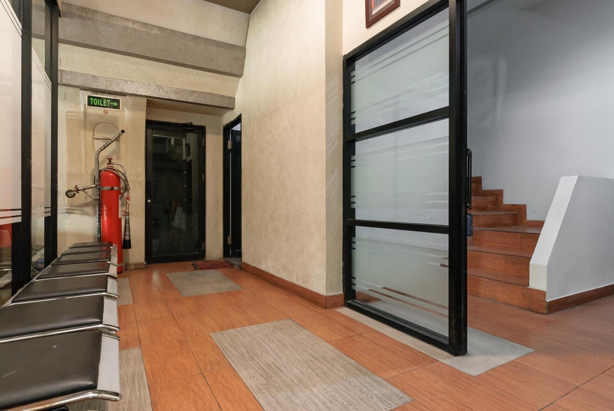 Reddoorz Near Mandaya Royal Hospital Puri Hotel Tangerang Buitenkant foto