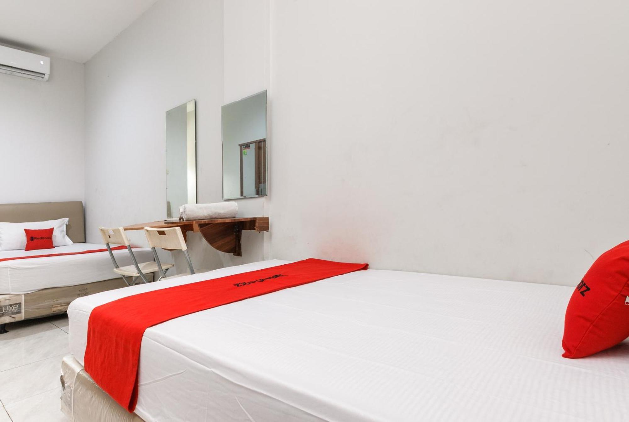 Reddoorz Near Mandaya Royal Hospital Puri Hotel Tangerang Buitenkant foto