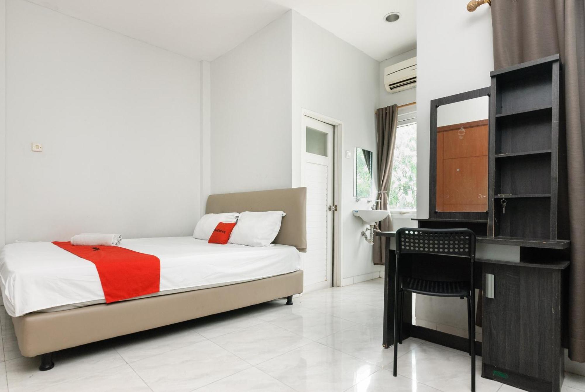 Reddoorz Near Mandaya Royal Hospital Puri Hotel Tangerang Buitenkant foto