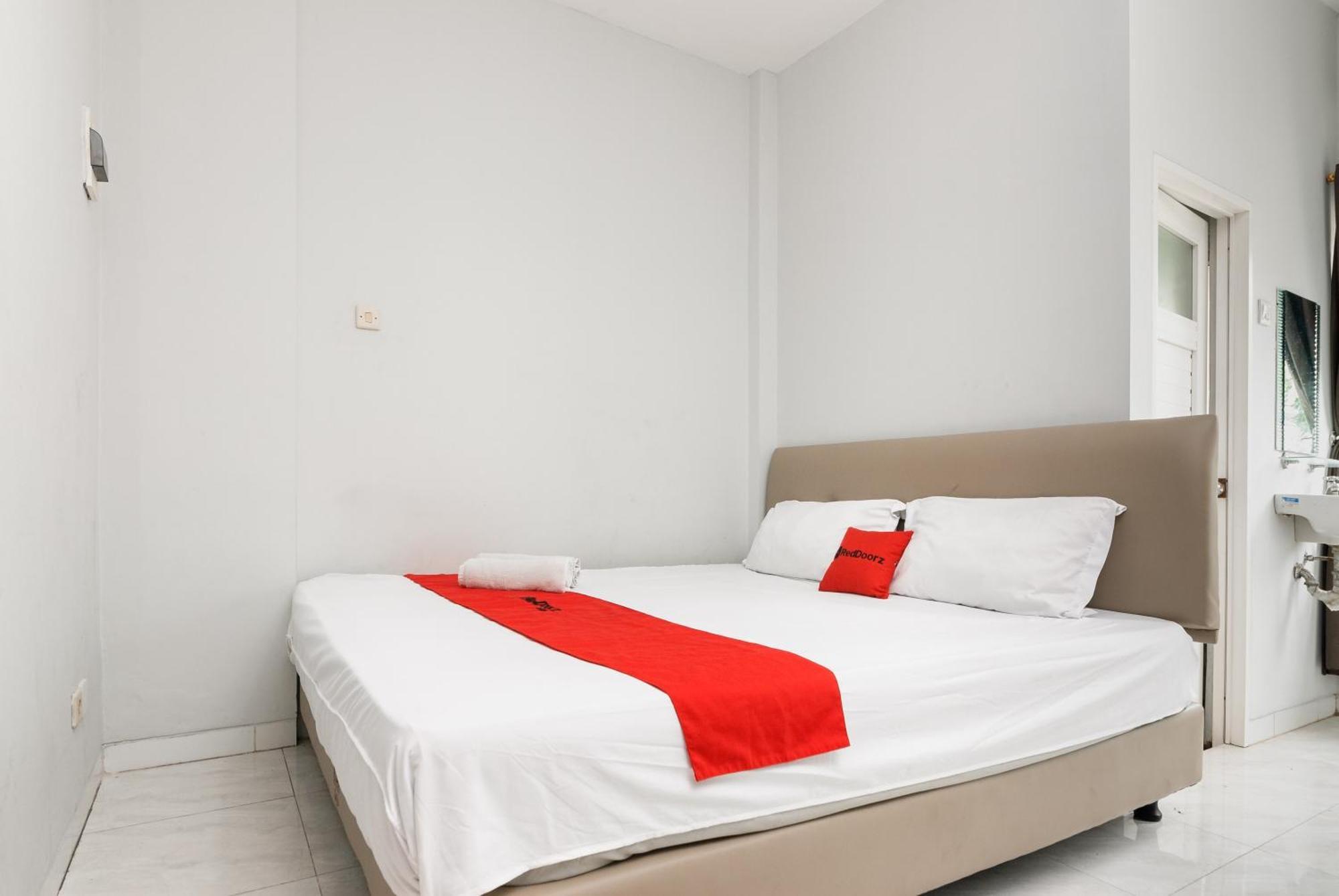 Reddoorz Near Mandaya Royal Hospital Puri Hotel Tangerang Buitenkant foto