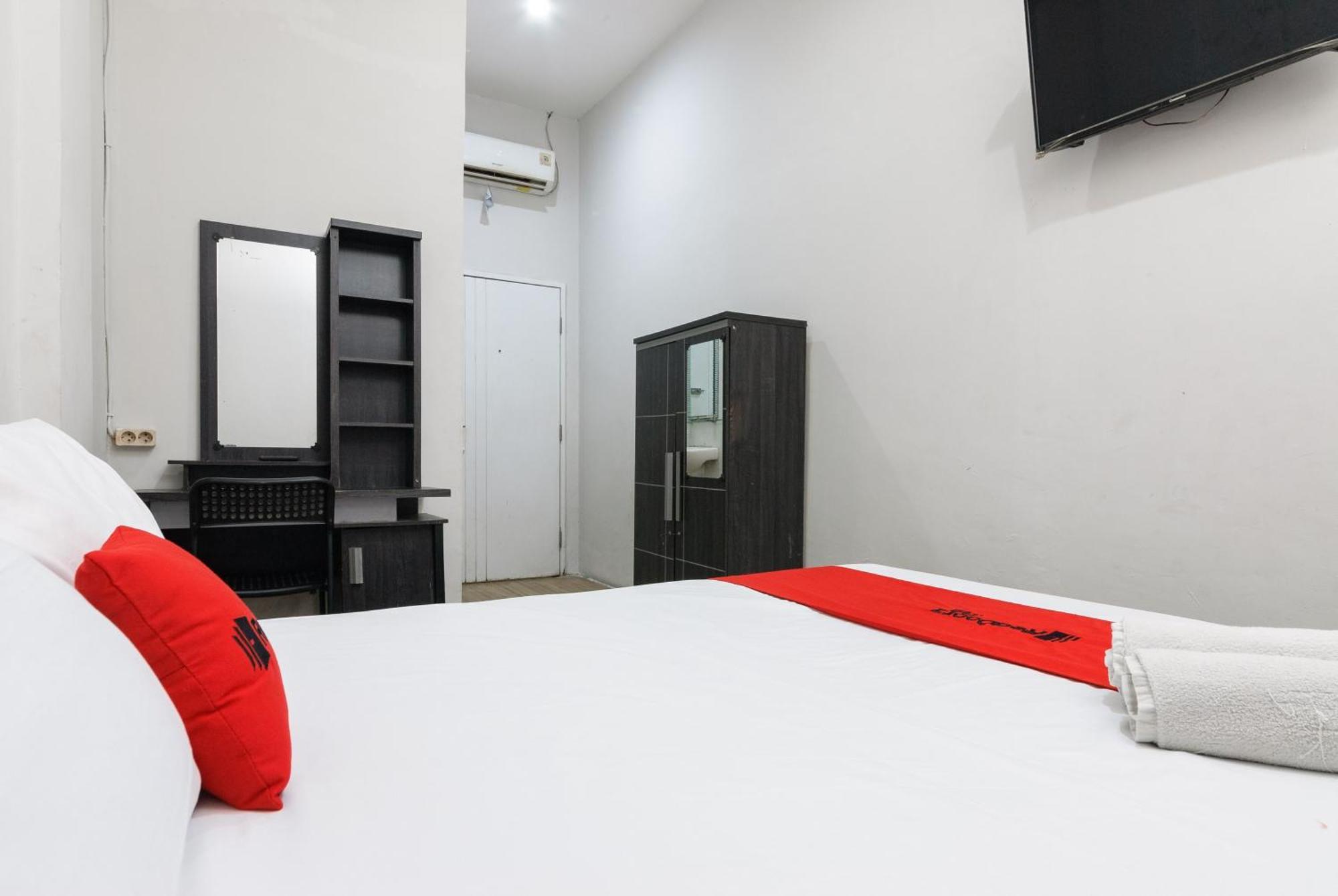 Reddoorz Near Mandaya Royal Hospital Puri Hotel Tangerang Buitenkant foto