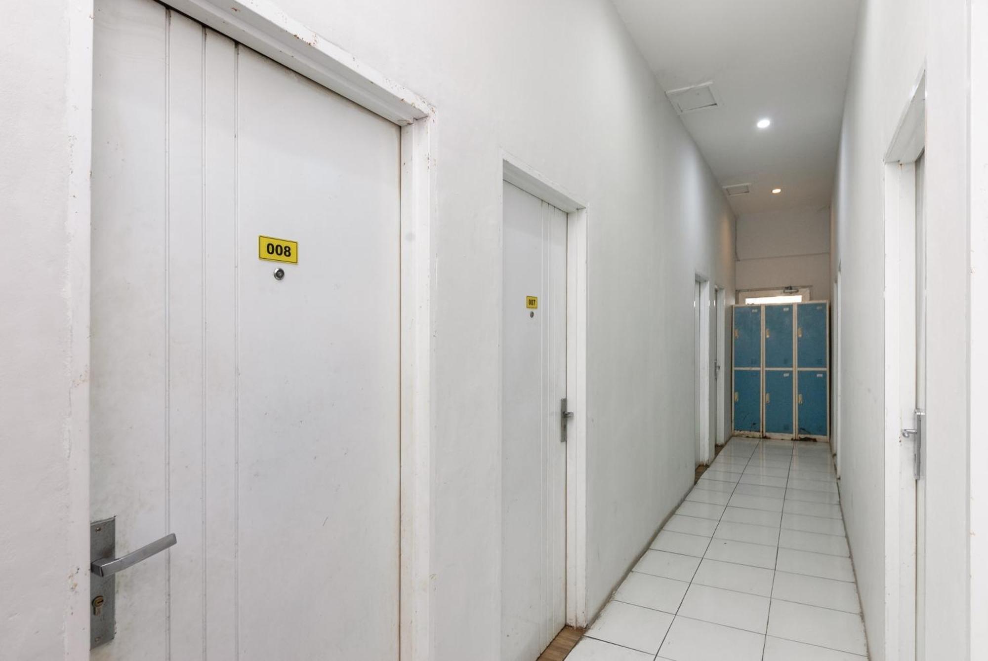 Reddoorz Near Mandaya Royal Hospital Puri Hotel Tangerang Buitenkant foto