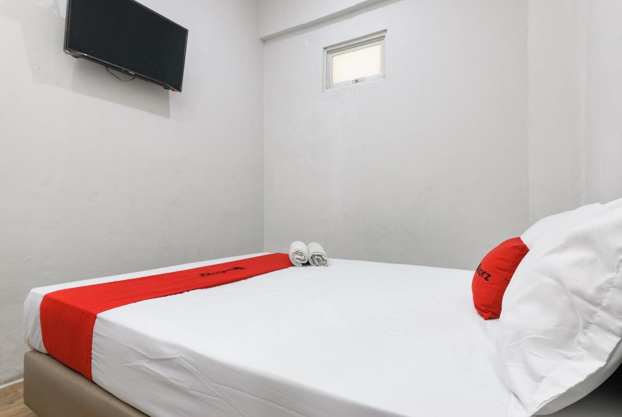 Reddoorz Near Mandaya Royal Hospital Puri Hotel Tangerang Buitenkant foto