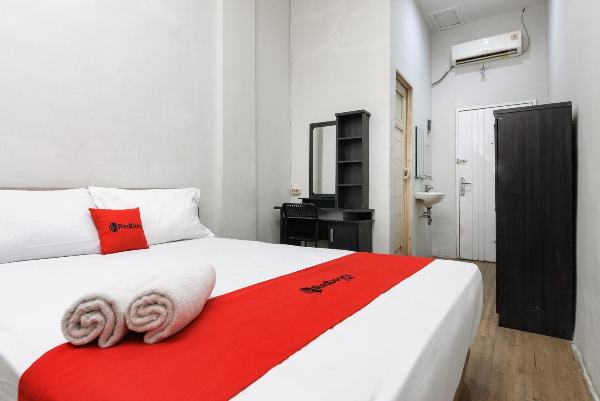 Reddoorz Near Mandaya Royal Hospital Puri Hotel Tangerang Buitenkant foto
