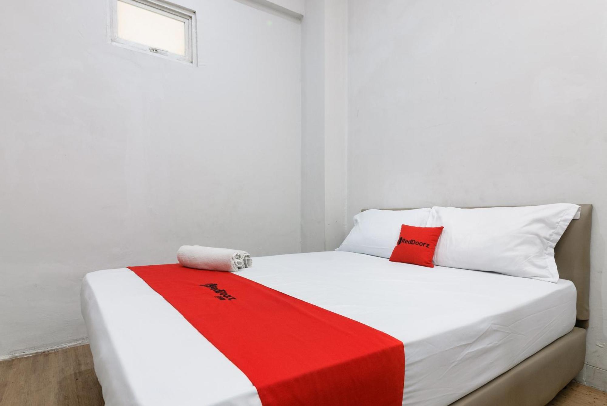 Reddoorz Near Mandaya Royal Hospital Puri Hotel Tangerang Buitenkant foto